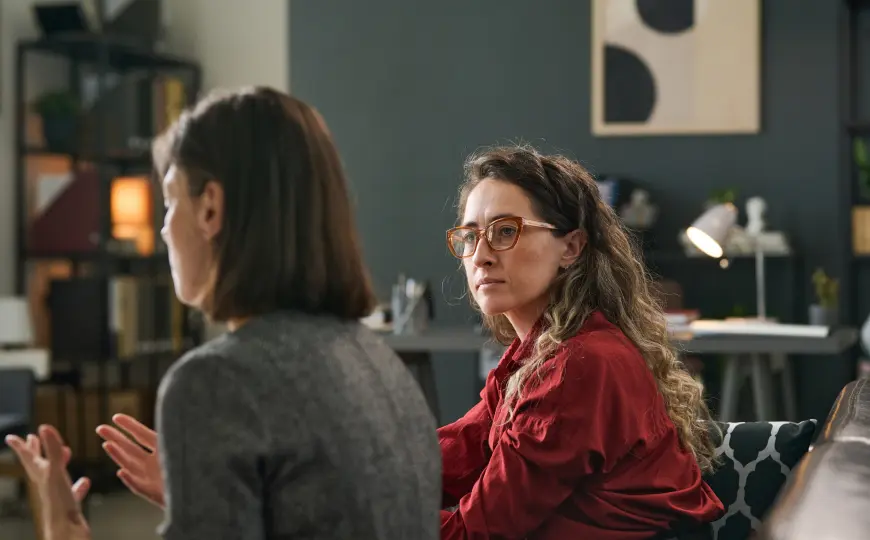 Psychodynamic Therapy vs Psychoanalysis: What Separates Them? thumbnail